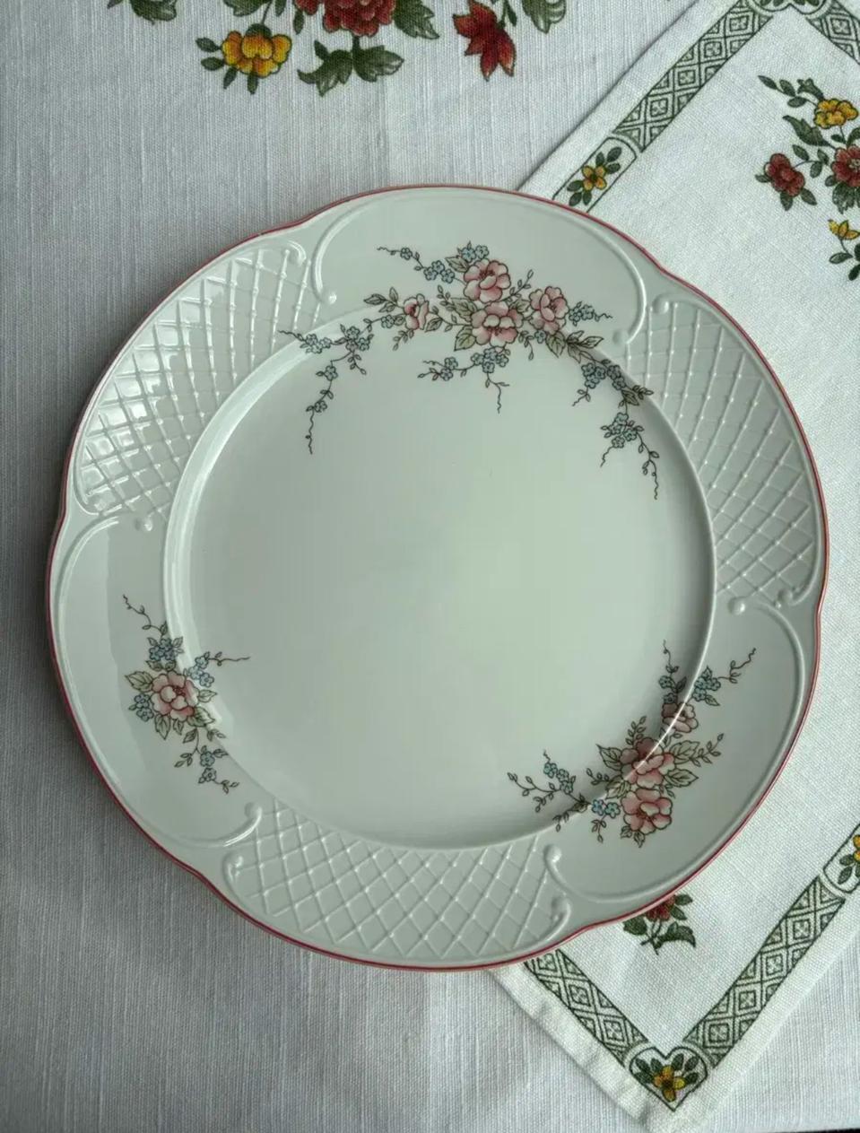 빌레로이앤보흐 빈티지 로제트 디너 접시