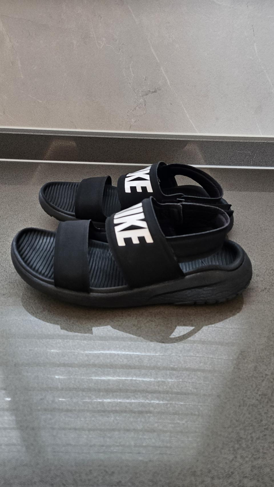 230 나이키 샌들