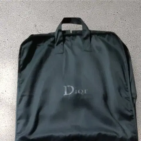 정품 디올옴므 수트케이스 가먼트 의류커버 옷커버 130cm