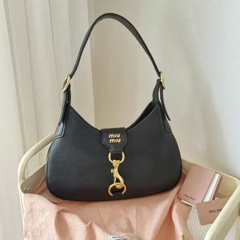 미우미우 마드라스 호보백