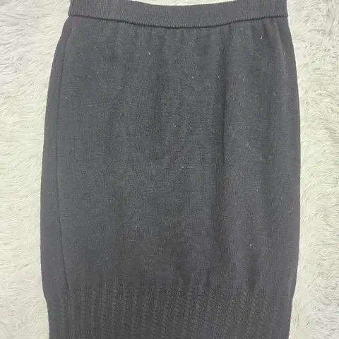 끌로에 블랙 니트 스커트