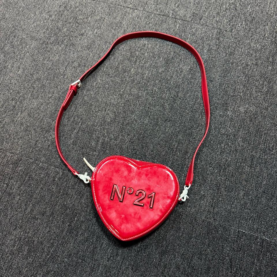 N21 하트 에나멜 백
