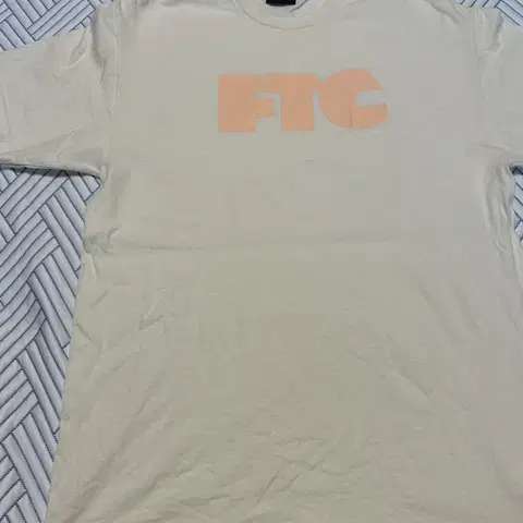(L) FTC 반팔 티셔츠