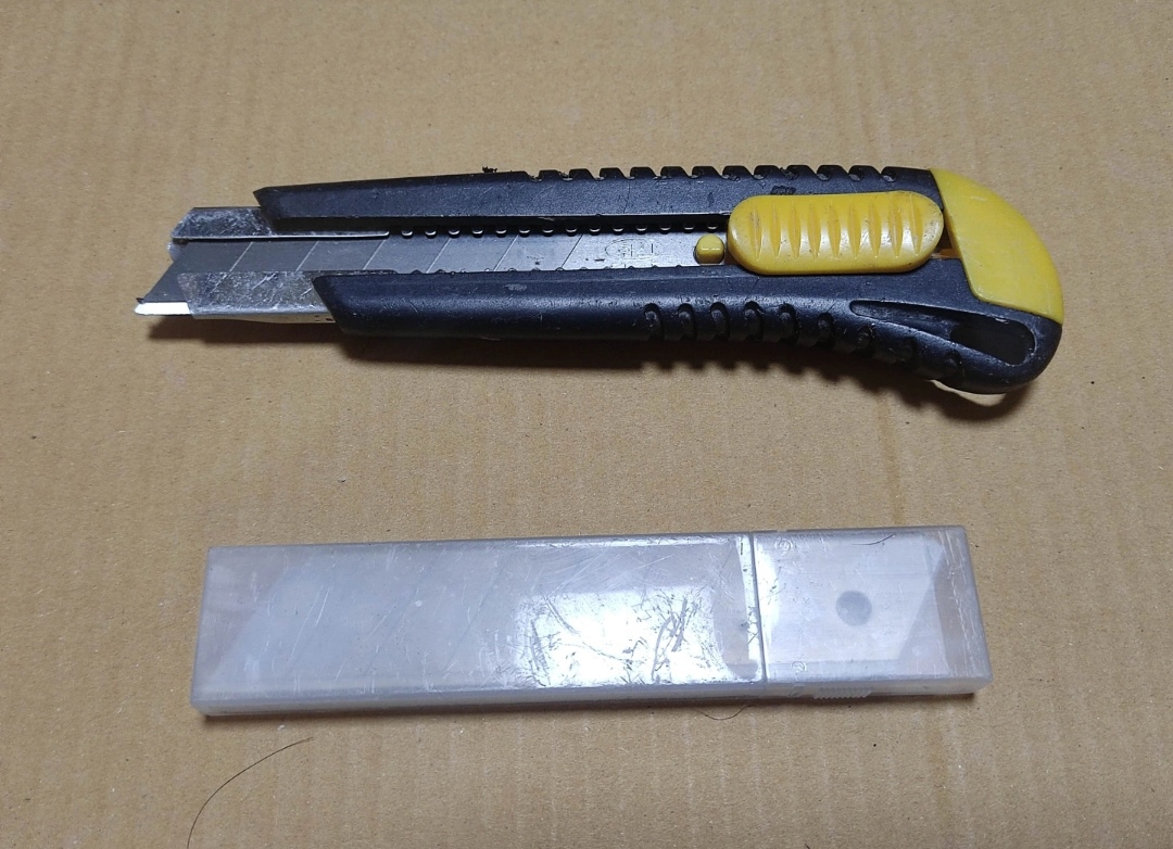 대형 커터칼 25mm 칼날10개 포함