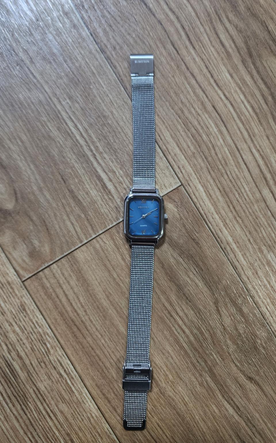 럼튼 여성 블루 자개 실버 시계