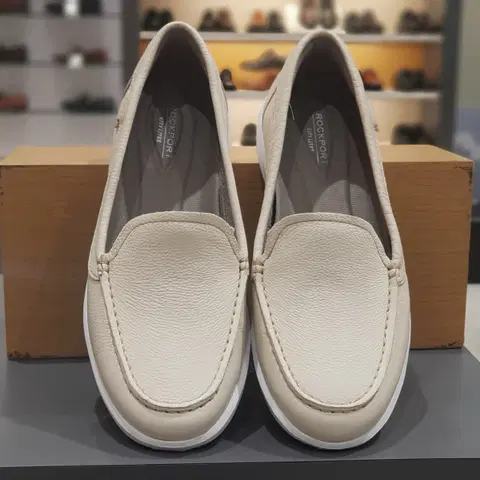 미착용 새상품_23만원] 락포트 단종 초경량 여성화 세탁가능 단화 220