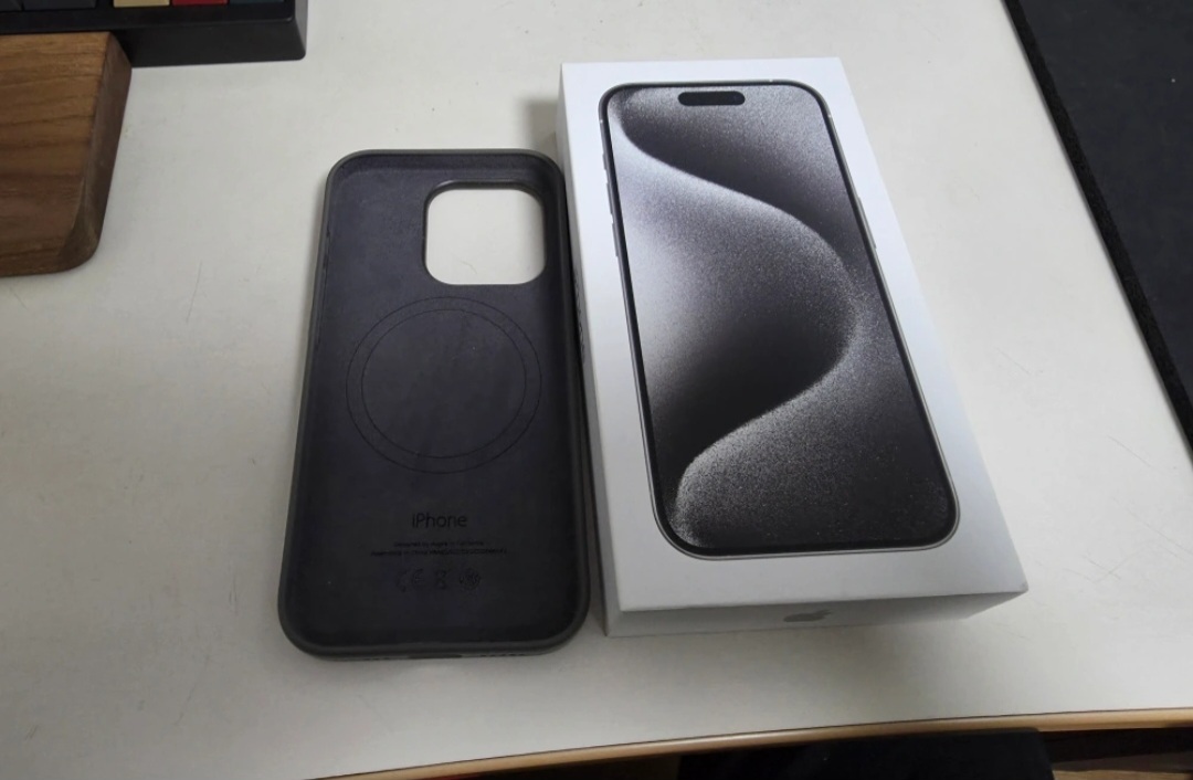 아이폰 15 프로 128 기가 팝니다 내용필독