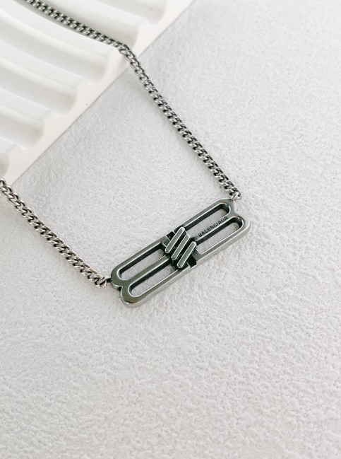 발렌시아가 목걸이