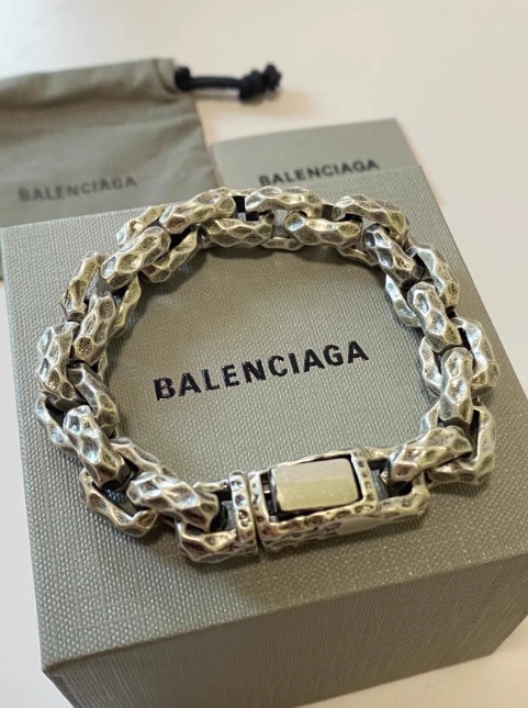 발렌시아가 팔찌