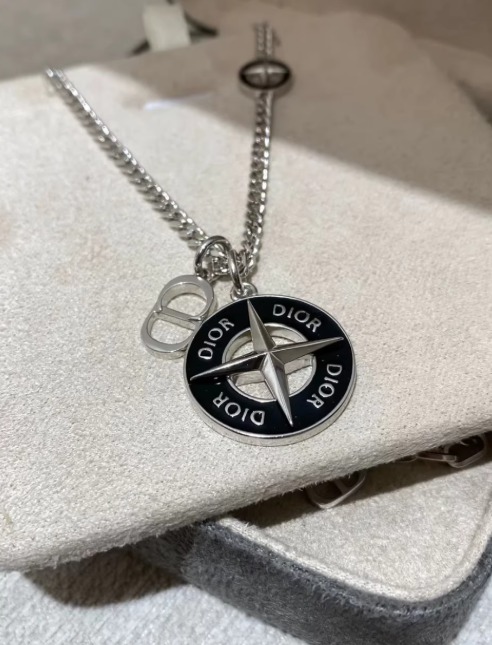 [판매] 남자 디올 펜던트 목걸이 판매합니다