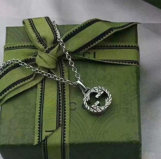 구찌 인터로킹 G 목걸이