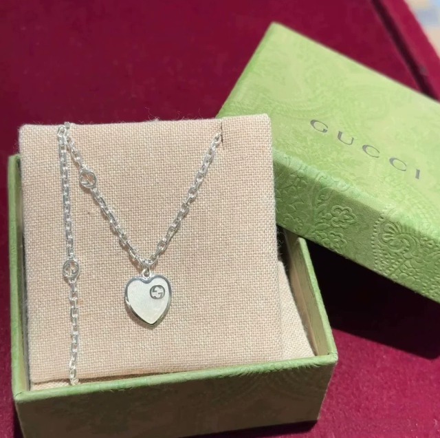 구찌 하트 펜던트 목걸이