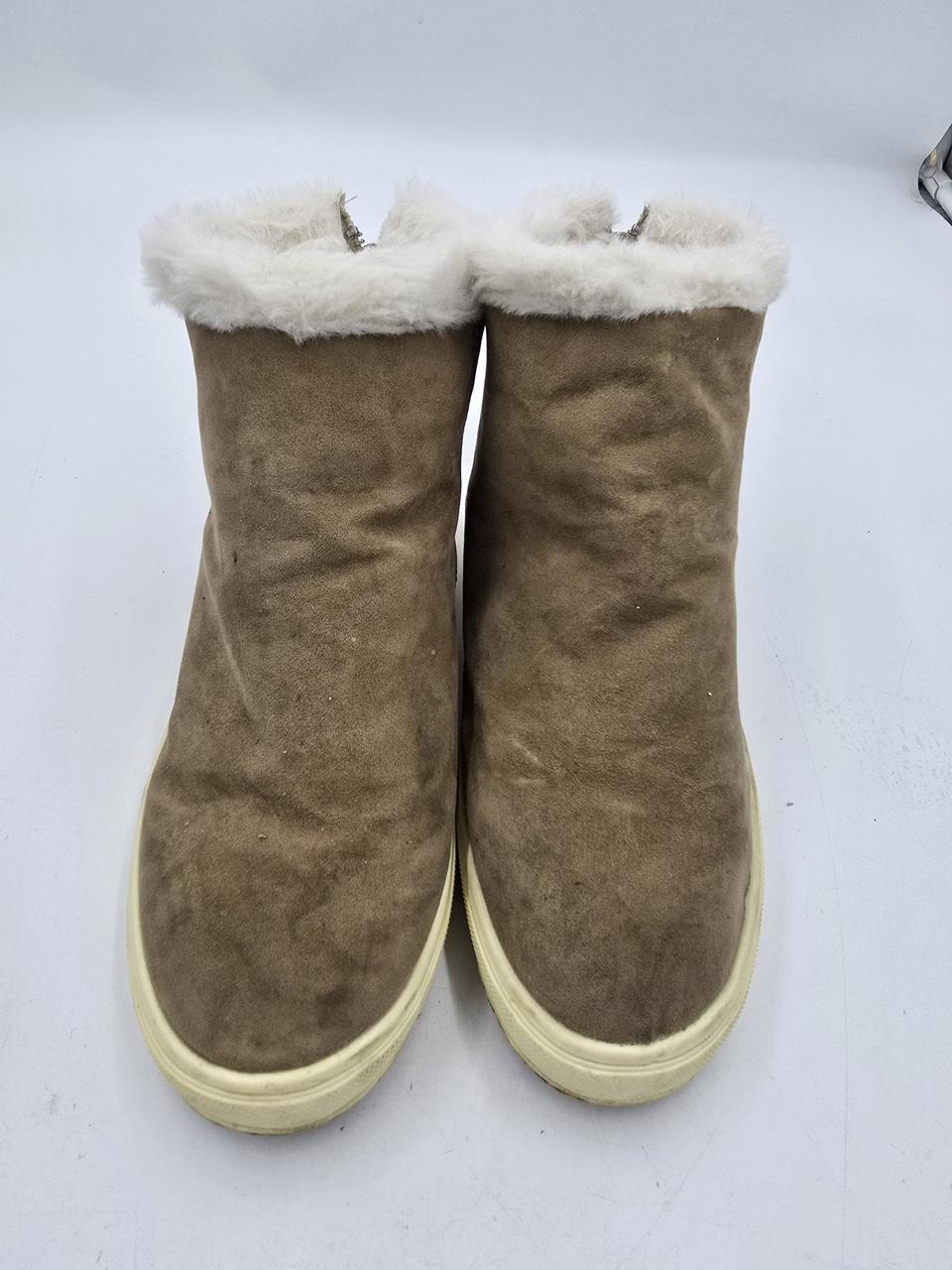 베이지 퍼안감 스웨이드 앵클부츠 (39 / 245)