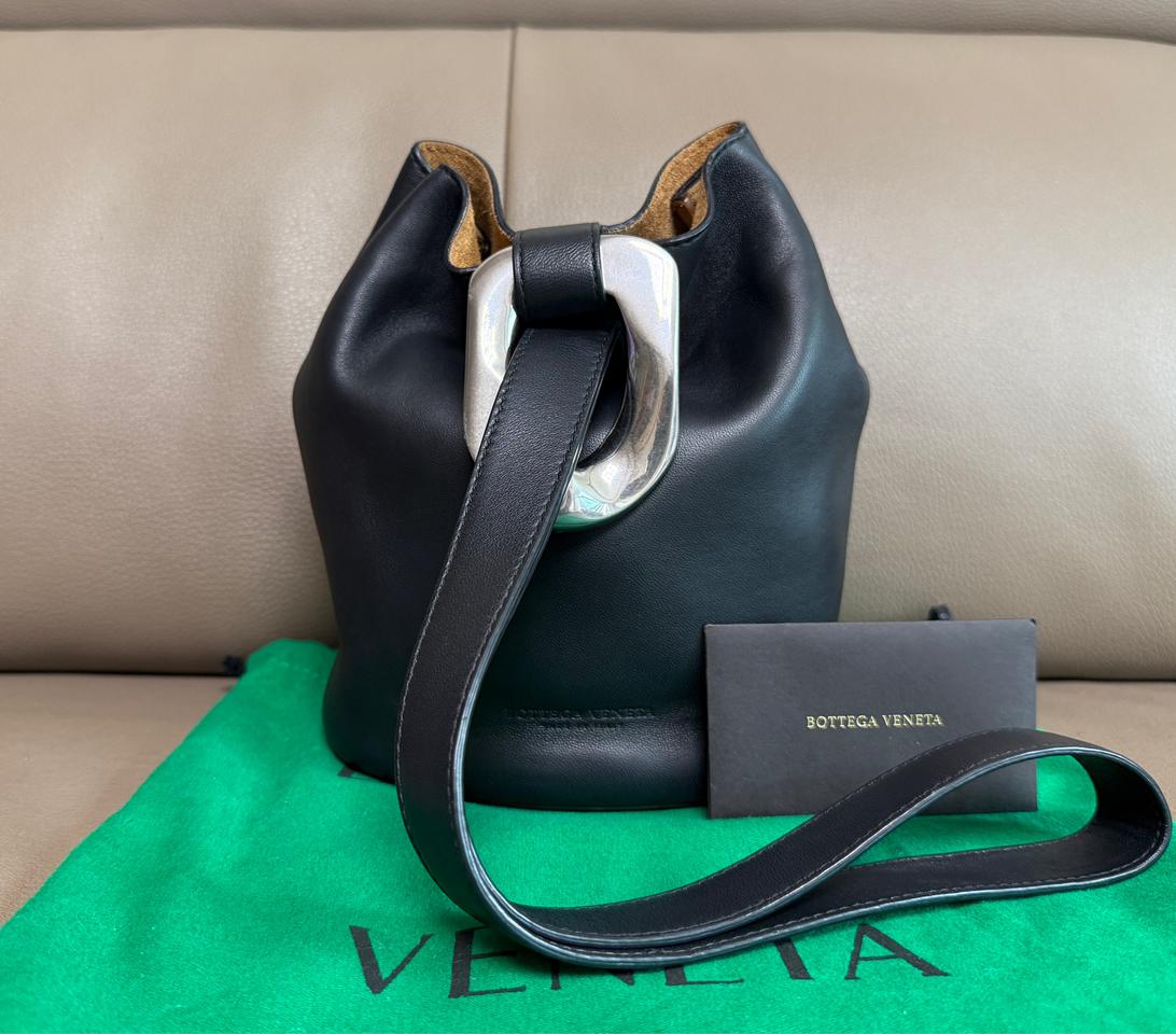 보테가베네타 나파 레더 드롭 숄더백 블랙