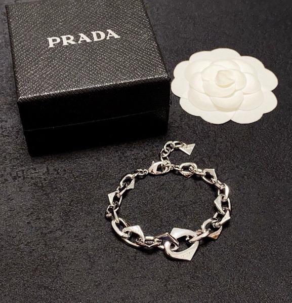 프라다 팔찌