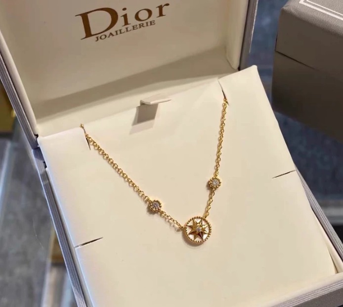 디올 목걸이