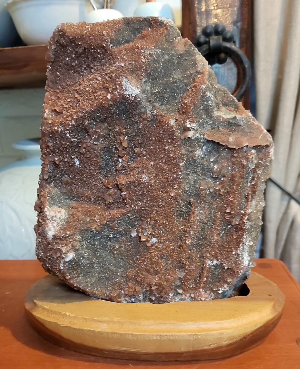 붉은대지의 숨결을 품은 드루즈 석영 원석