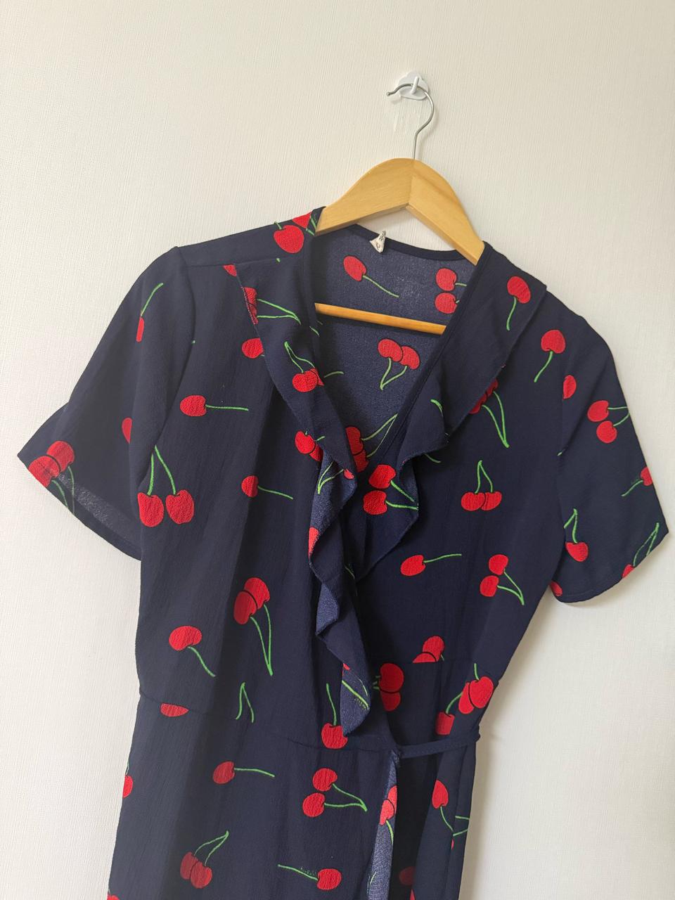 휴양지 바캉스 체리랩원피스 아뜨랑스 브랜디 지그재그