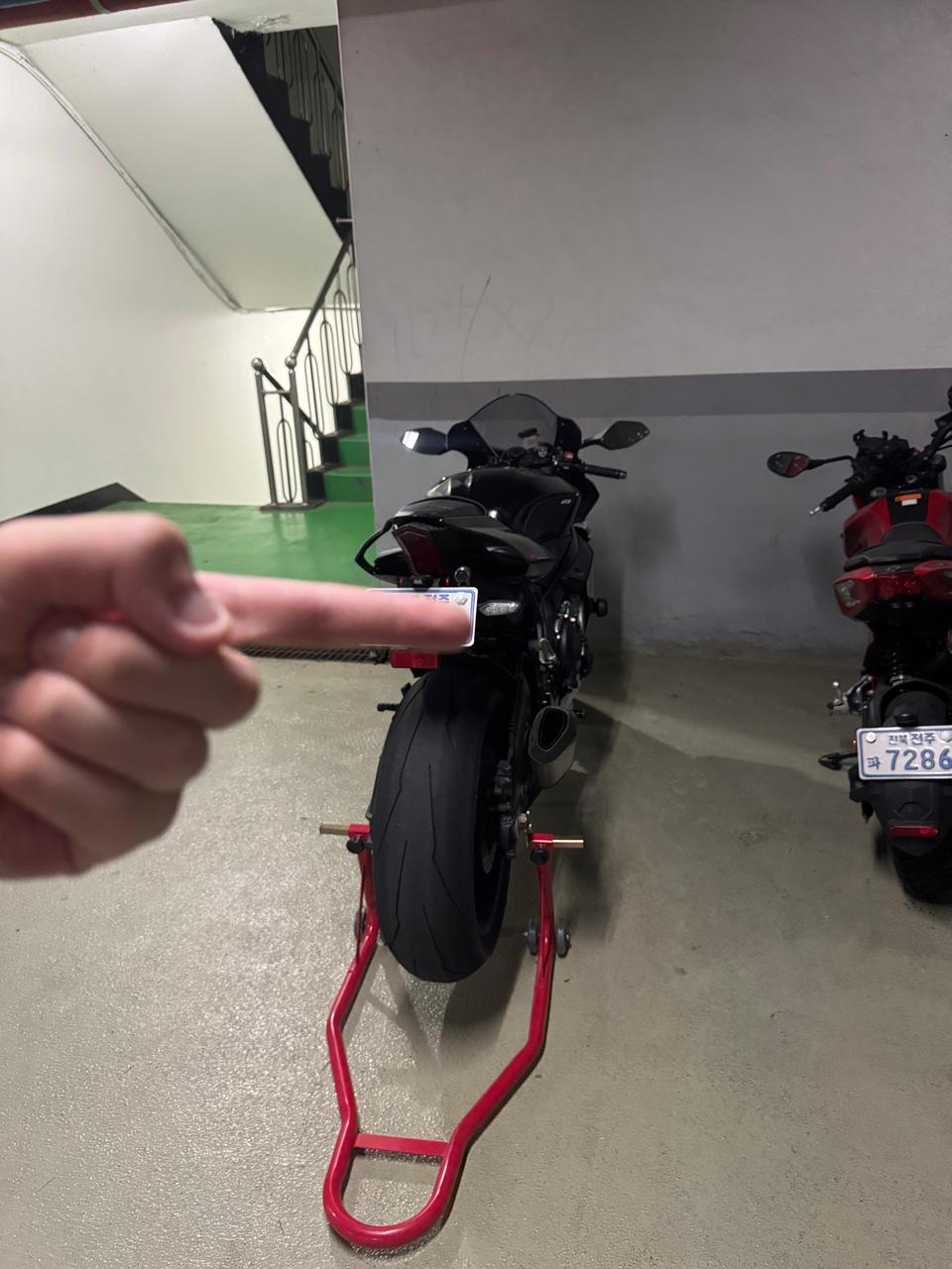 야마하r1 아크라 풀배기만 판매합니나