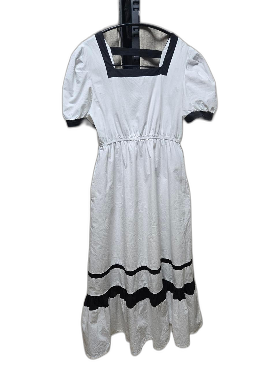 화이트 스퀘어넥 롱 원피스