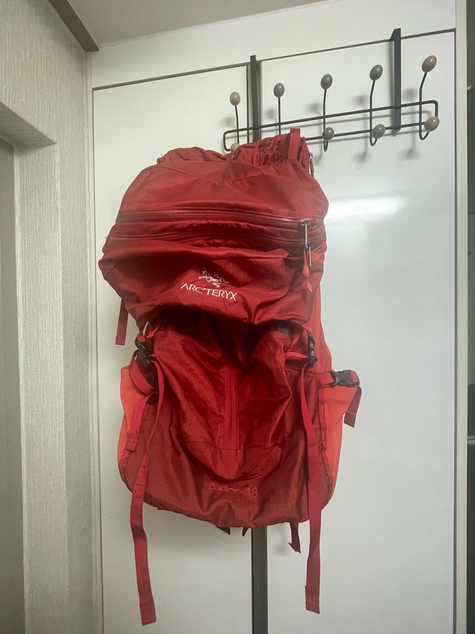 아크테릭스 Axios 48 레드 배낭