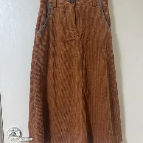 베네통 브라운 코듀로이 스커트