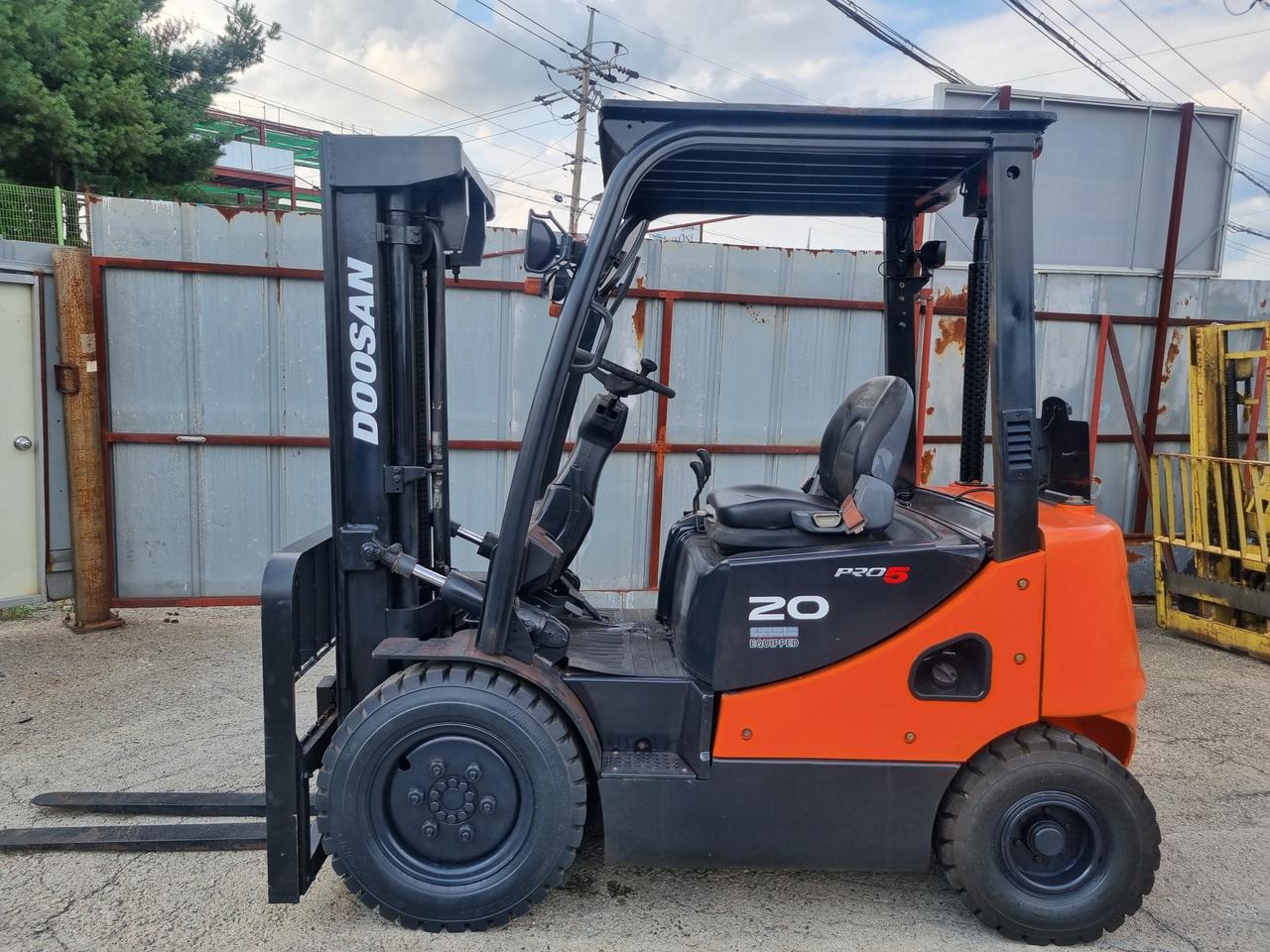 두사2톤3단디젤지게차