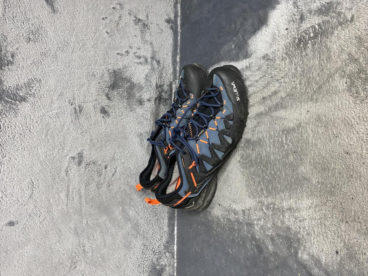 살레와 트레킹화 280