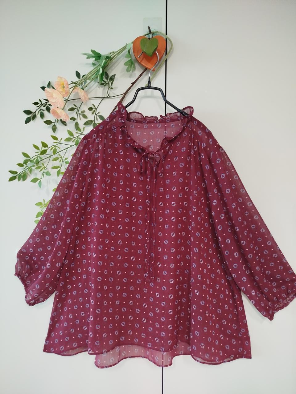 88블론디 패턴 약비침 쉬폰 프릴넥 A 라인 블라우스