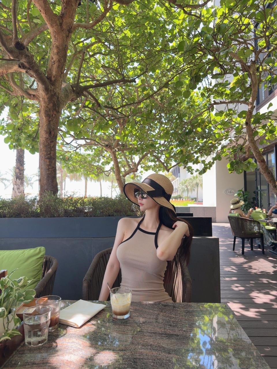 볼륨 홀터 배색 롱원피스