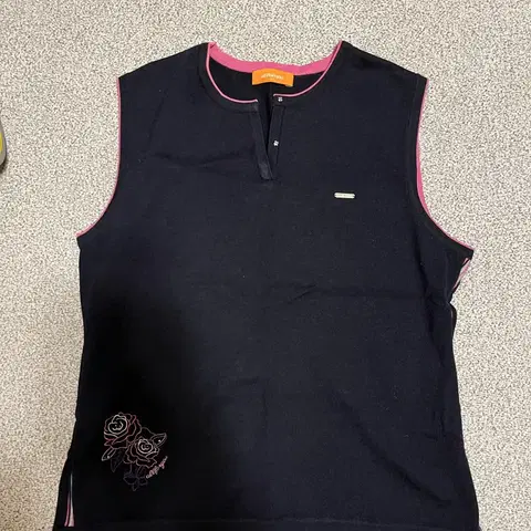 105) 6만원 넘게 주고산 모 혼방 all for you 니트조끼 여성