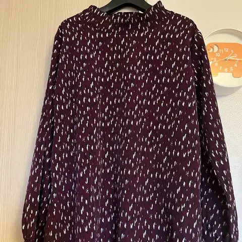 66-77가능) 얇고 시원한 패턴 롱 슬리브 블라우스