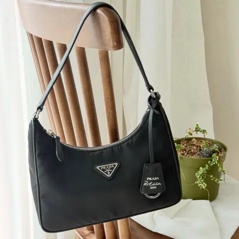 프라다 리에디션 2005 리나일론 미니백 호보백