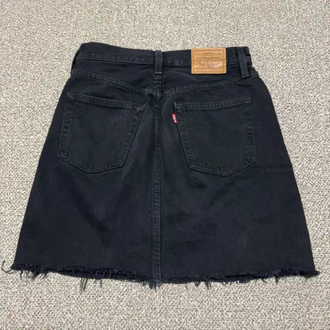 25 리바이스 블랙 데님 스커트