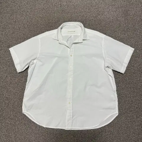 S 라퍼지스토어 화이트 반팔 셔츠