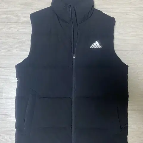 아디다스 오리털 패딩조끼