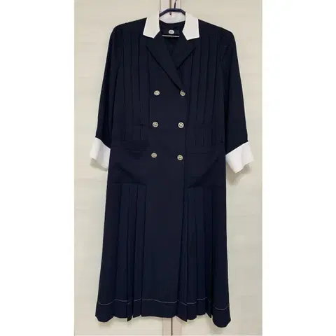 듀엘 블랙 카라 배색 플리츠 클래식 원피스