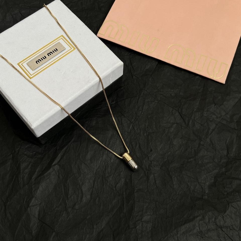 미우미우  목걸이