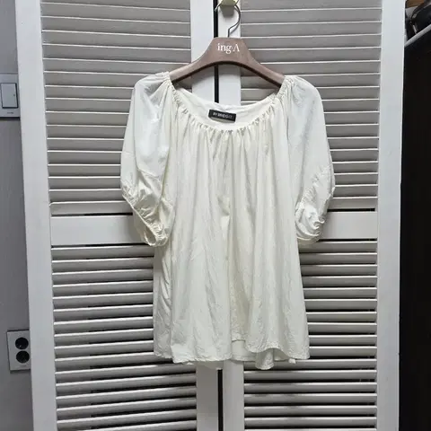 바이브리짓 퍼프소매 블라우스