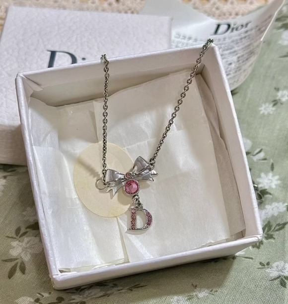디올 나비 이니셜목걸이