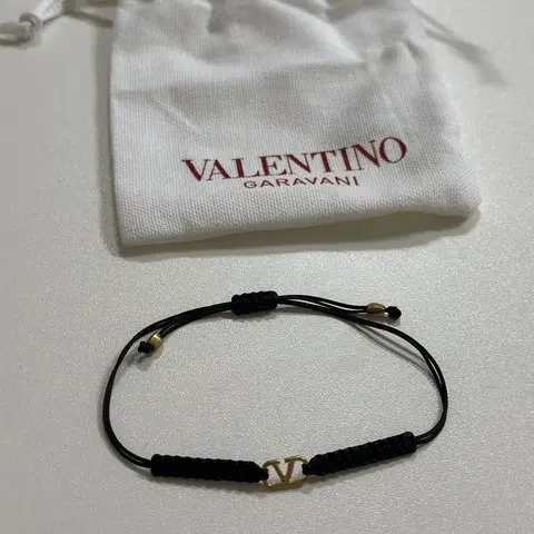 발렌티노 금장 V로고 매듭 팔찌, 새상품급