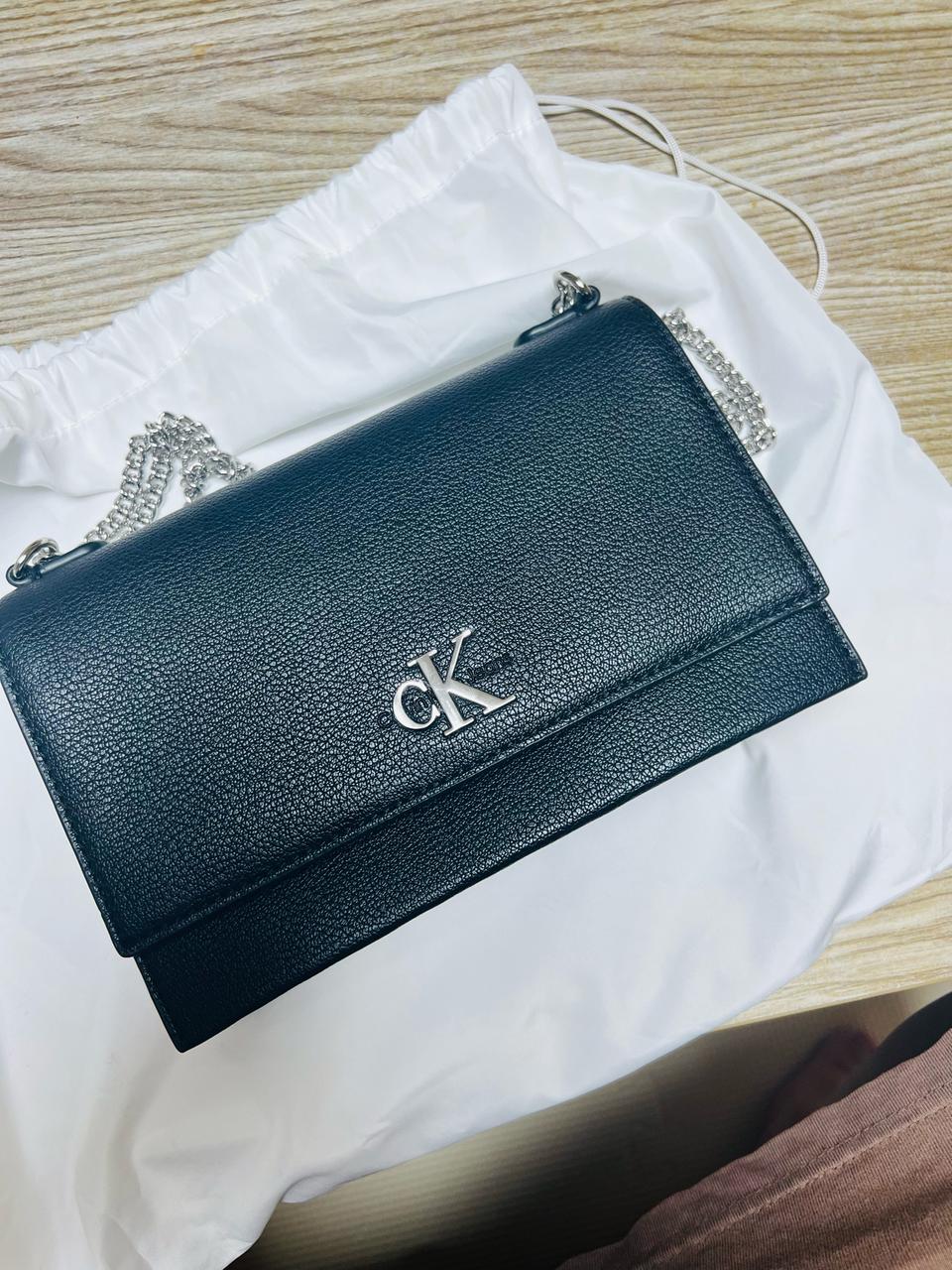 CKJ 모노그램 체인 크로스백