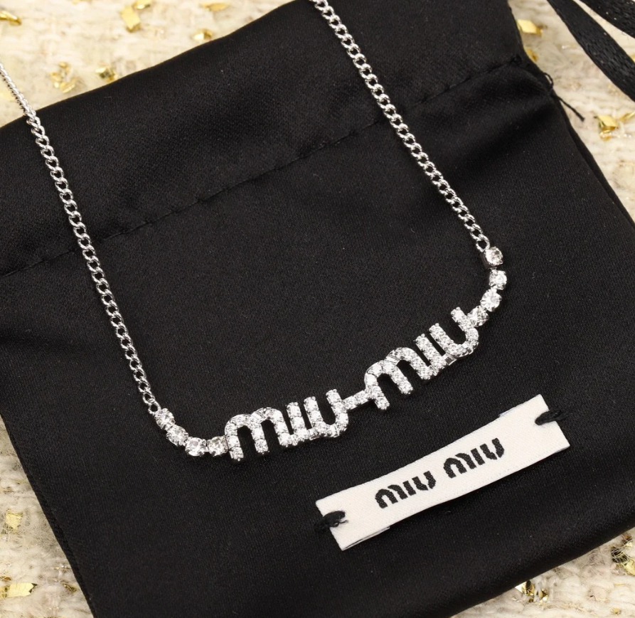 미우미우 목걸이