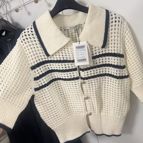 택새상품_20만원] 온앤온 단종 문가영스트라이프 오피스룩 가디건