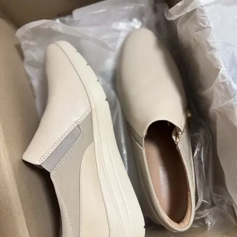 박스 새상품_26만원] 락포트 단종 초경량 슬립온 255 여성단화 효도화