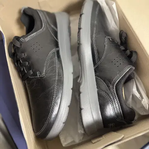 박스 새상품_25만원] 락포트 단종 초경량 컴포트화 남성화 255