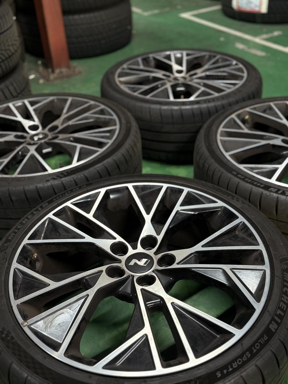 아반떼n 19인치 순정 휠 타이어 판매합니다 일산타이어 2453519