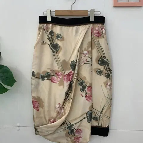 정품 막스마라 스포트막스 플로럴 실크 스커트