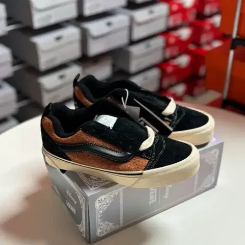 220 반스 X 디즈니 뉴스쿨 스니커즈 신발 VN0009QCYS8