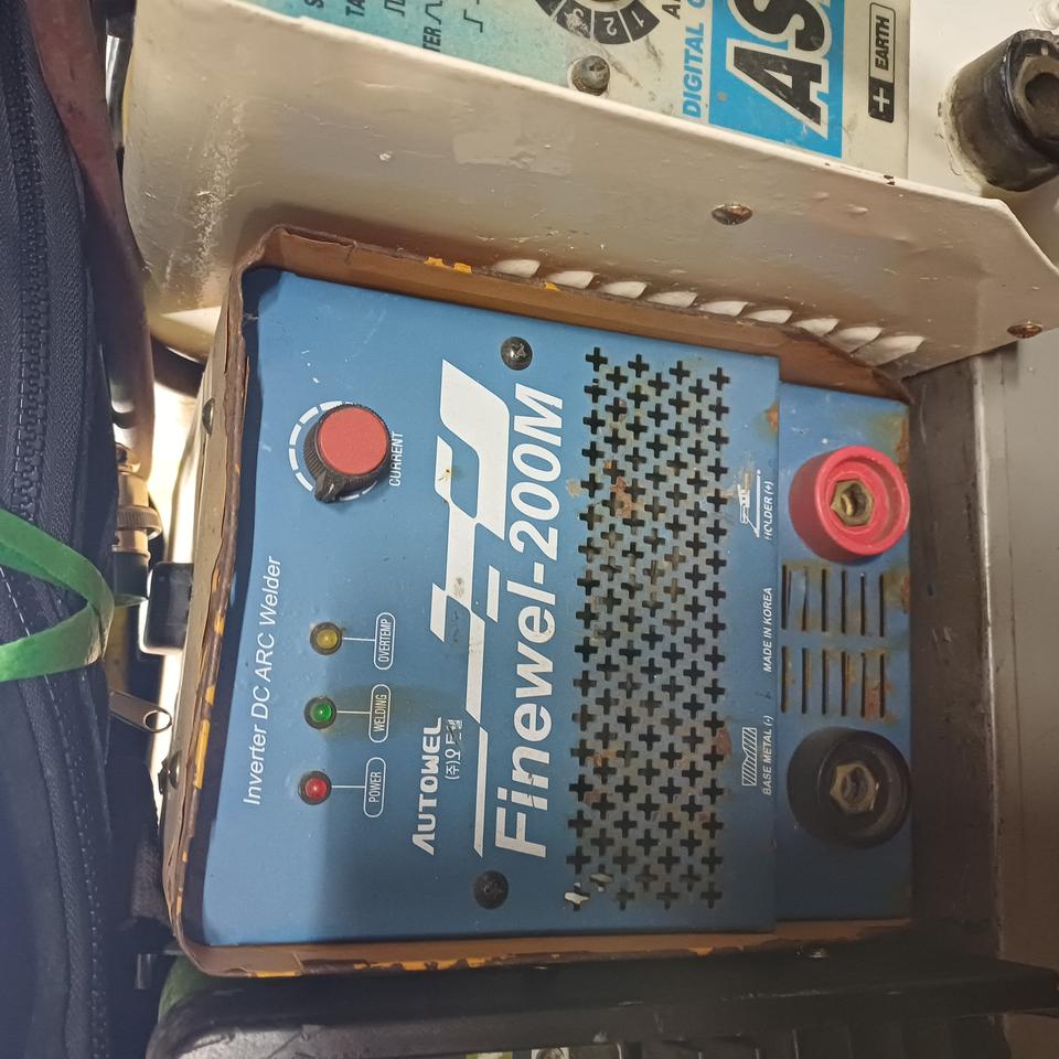 파인웰 아크용접기 200N 7만원